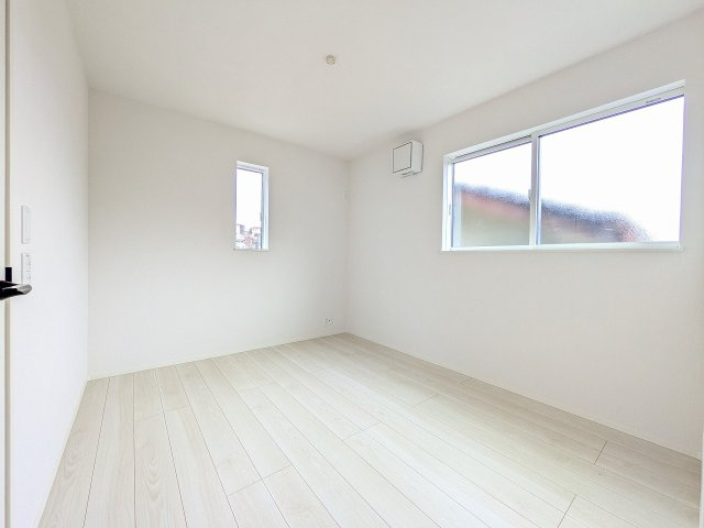 八王子市　館町　新築一戸建て　２４ー１期の子供部屋|～2階5.2帖の洋室　2面採光で明るく風通しの良いお部屋です～