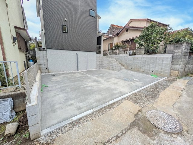 八王子市　館町　新築一戸建て　２４ー１期の駐車場|～並列2台駐車可能カースペース～