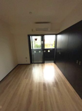 バースの居間・リビング