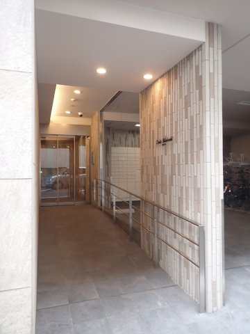 エトワール飯田橋のエントランス