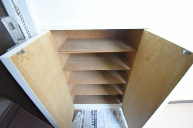 メゾン栄和の玄関