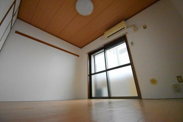 メゾン栄和の居間・リビング