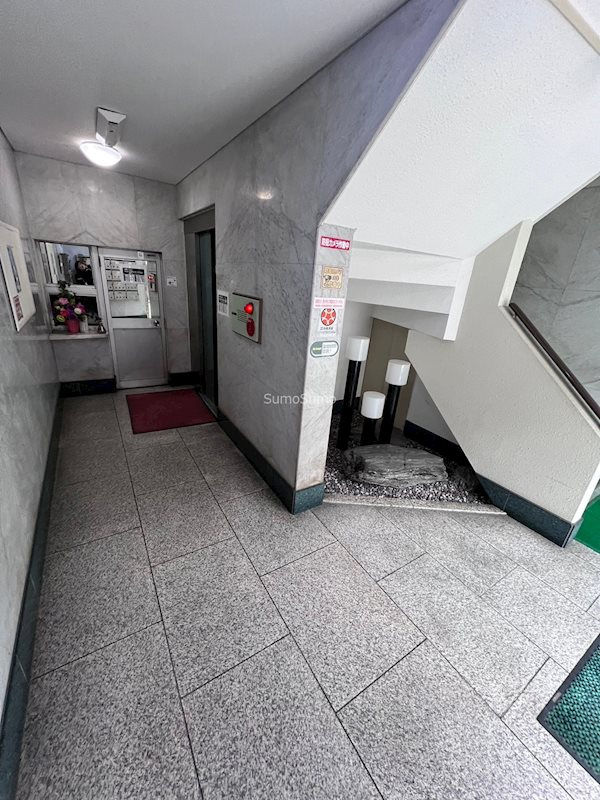 向井ビルディングのロビー