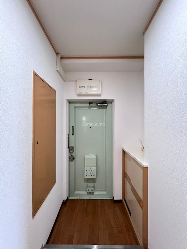 向井ビルディングの玄関