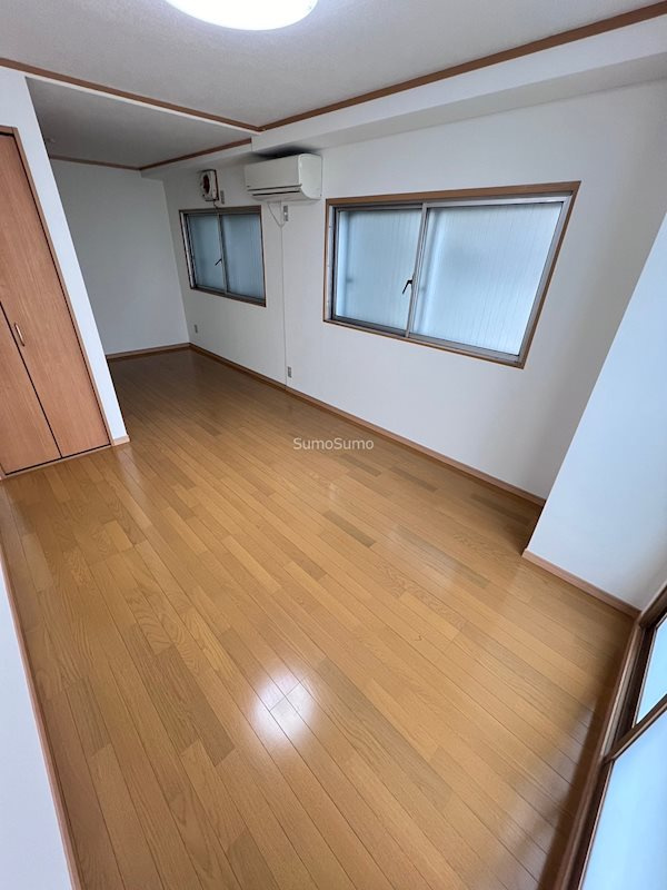 向井ビルディングの寝室