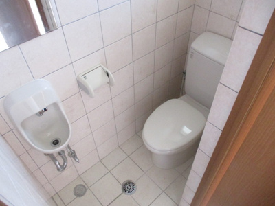 【トイレ】 | コーポ新 | ※写真は別のお部屋を使用しています。