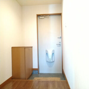 メゾンプチシャトー出口B館の玄関