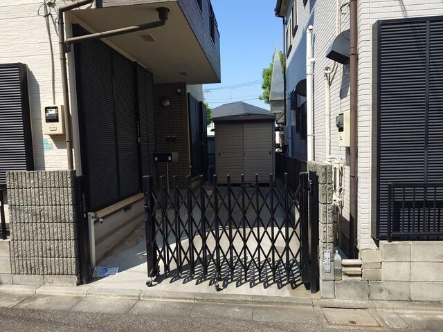 江戸川区松本2丁目戸建のエントランス