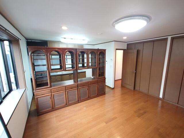 江戸川区松本2丁目戸建の居間・リビング