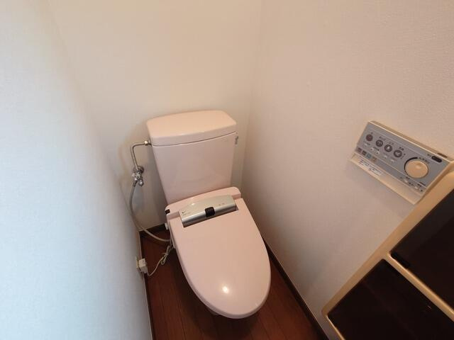 江戸川区松本2丁目戸建のトイレ