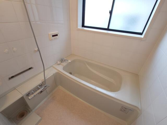 江戸川区松本2丁目戸建の浴室