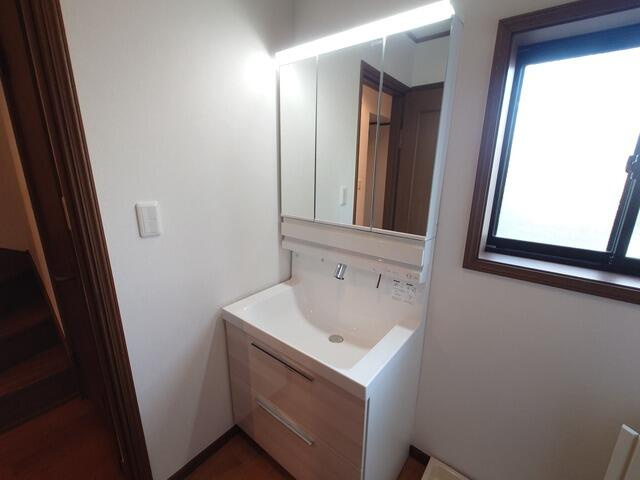 江戸川区松本2丁目戸建の洗面所