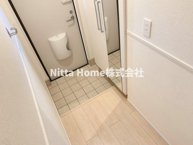 丹波篠山市北のアパートの玄関|広いスペースの玄関です★