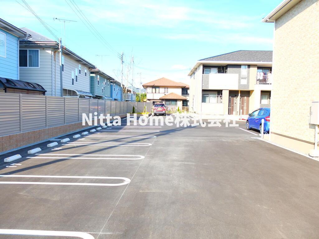 丹波篠山市北のアパートの駐車場|広々とした敷地内でゆったり駐車してください◆