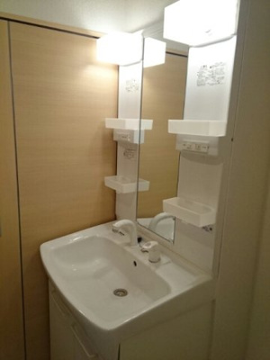 【洗面所】 | ファミールキンダⅡ | ゆったりとスペースのある洗面所