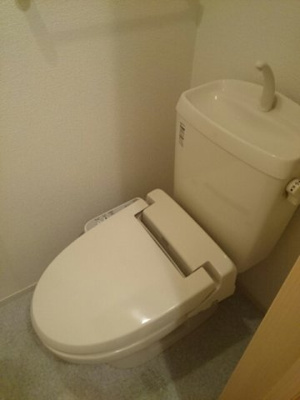 【トイレ】 | ファミールキンダⅡ | ゆったりとした空間のトイレです