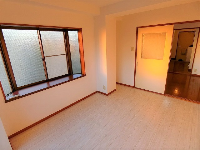 プレジールの居間・リビング