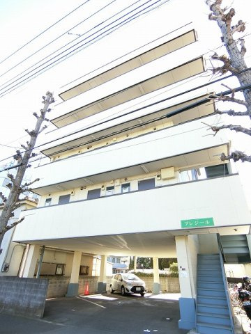 プレジールの外観