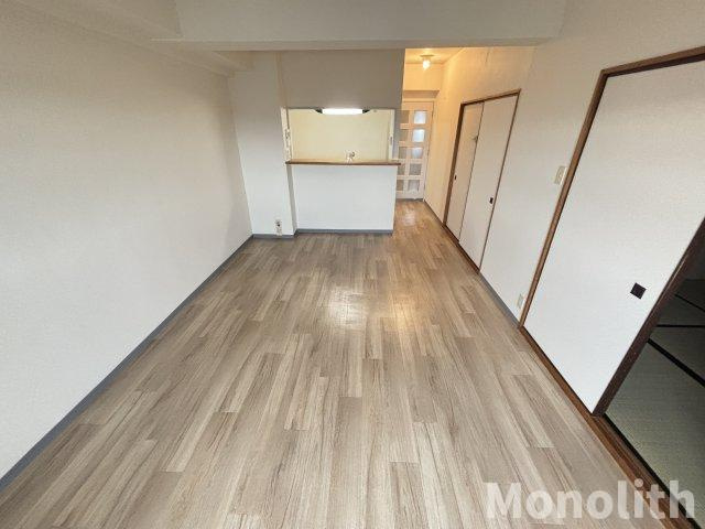 クロスロウズ荒木街の居間・リビング