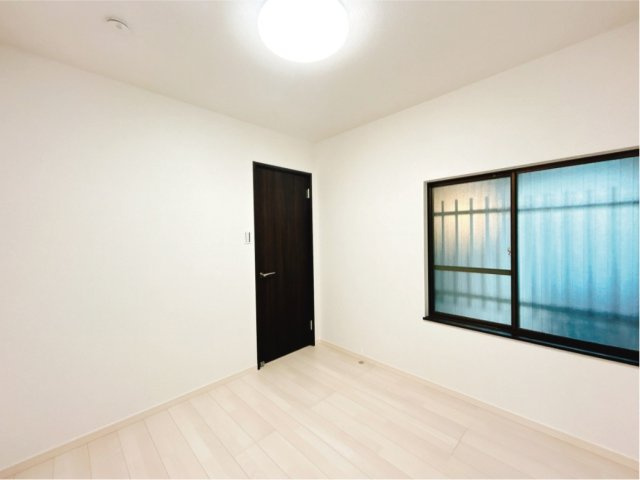 四ノ宮鎌手町の洋室