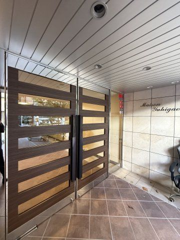 メゾン夕陽ヶ丘のエントランス