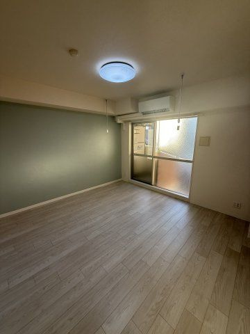 メゾン夕陽ヶ丘の洋室