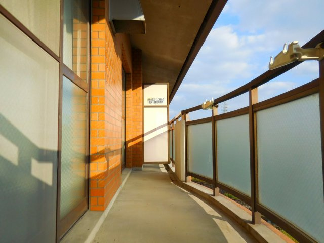 高槻市芝生町１丁目の賃貸マンションのバルコニー