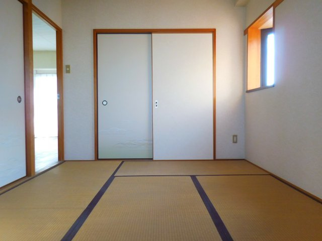 高槻市芝生町１丁目の賃貸マンションの寝室