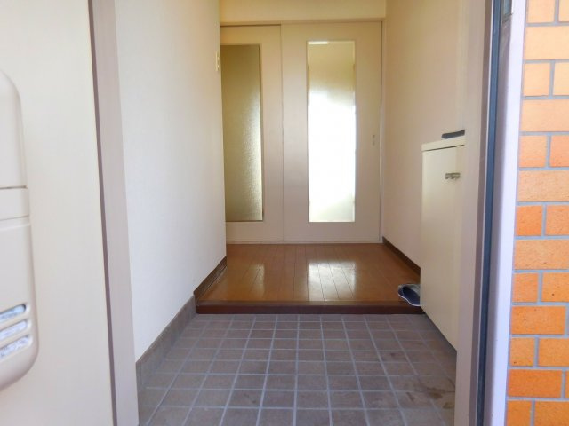 高槻市芝生町１丁目の賃貸マンションの玄関