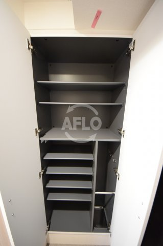 プレサンス長堀通グレイタスの収納|プレサンス長堀通グレイタス　シューズボックス