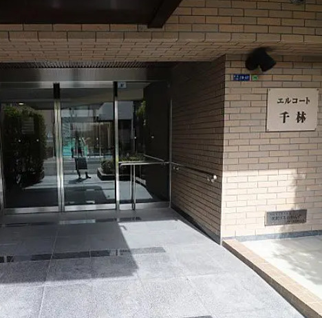 エルコート千林のエントランス