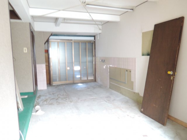 如是町貸家の駐車場
