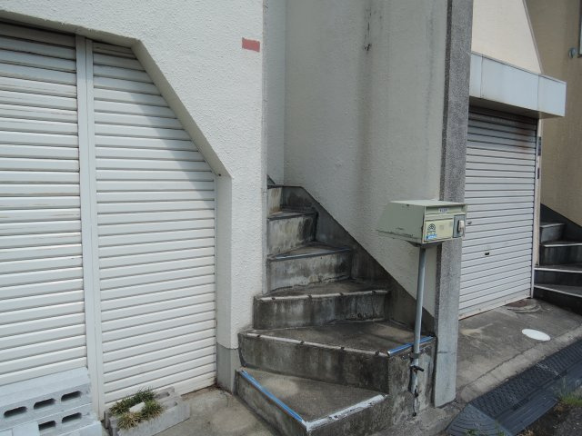 如是町貸家のエントランス