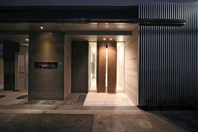 レジディア三宿のエントランス