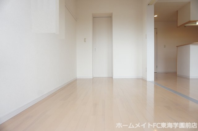 リブラ久和の洋室