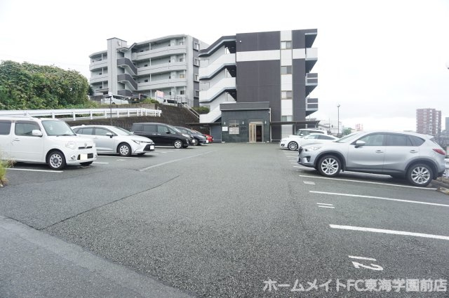 リブラ久和の駐車場