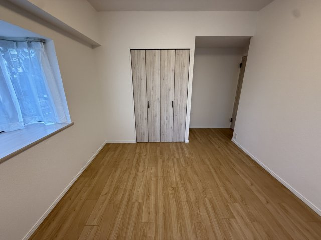 鳥見パーク・マンション二番街の洋室