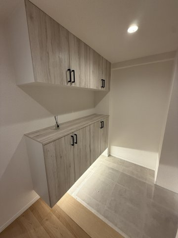 鳥見パーク・マンション二番街の玄関