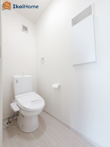 明石市魚住町西岡　全1棟　新築戸建のトイレ|◆同社施工例◆1階・2階にウォシュレット、暖房便座、脱臭機能を標準装備のトイレを完備！