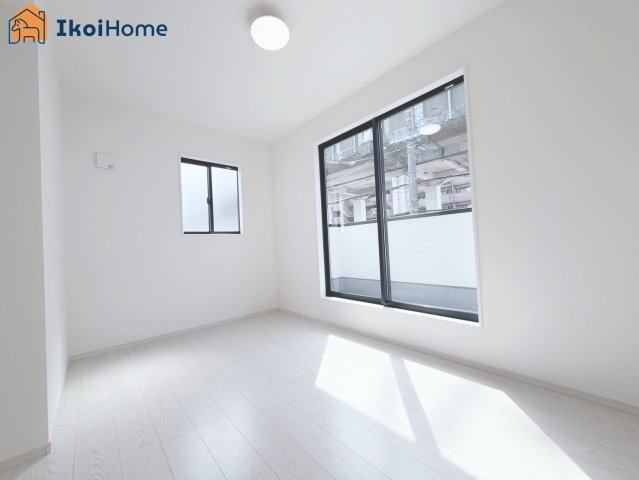 明石市魚住町西岡　全1棟　新築戸建の寝室|◆同社施工例◆注意。カーテン・カーテンレールは付いておりません。弊社にご相談ください。