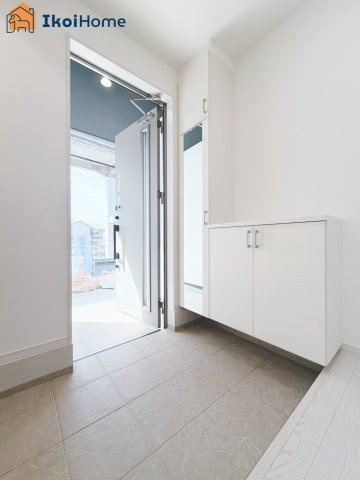 明石市魚住町西岡　全1棟　新築戸建の玄関|◆同社施工例◆玄関には靴をたくさん収納できるシューズボックスを完備しております！