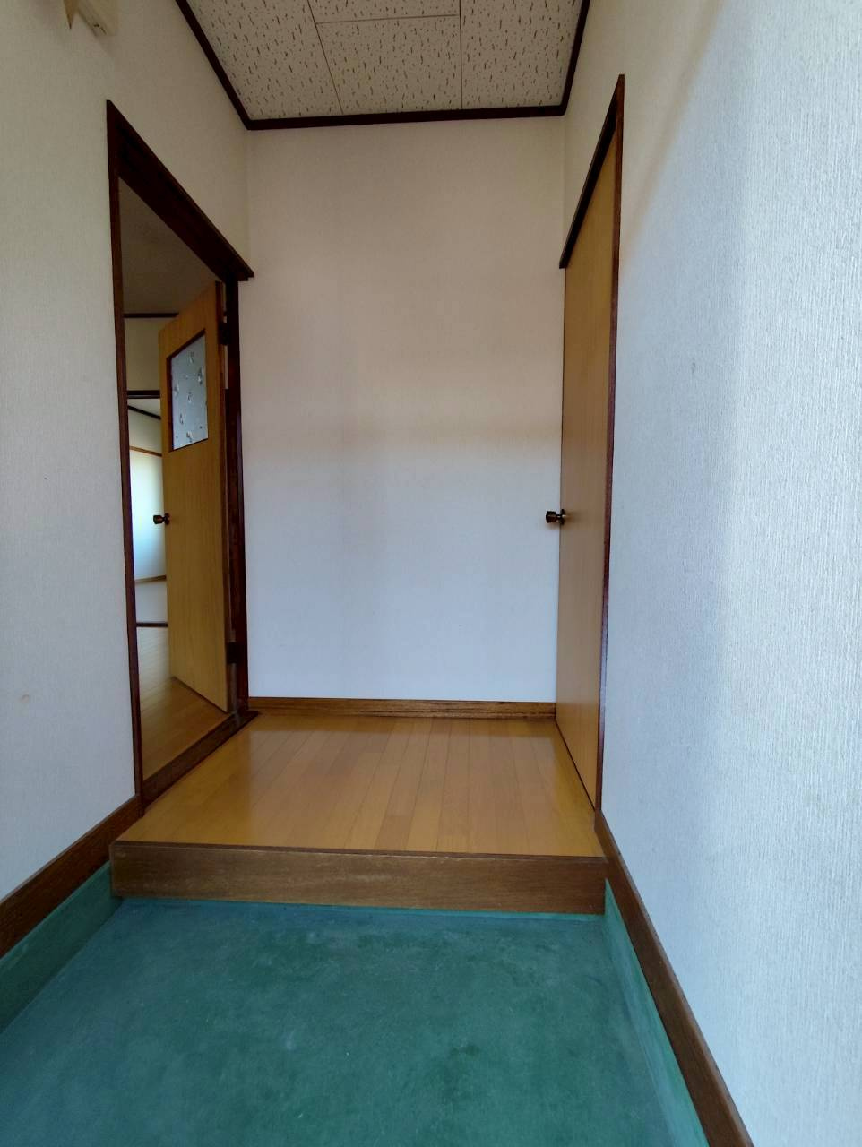 ハイツ高木の玄関