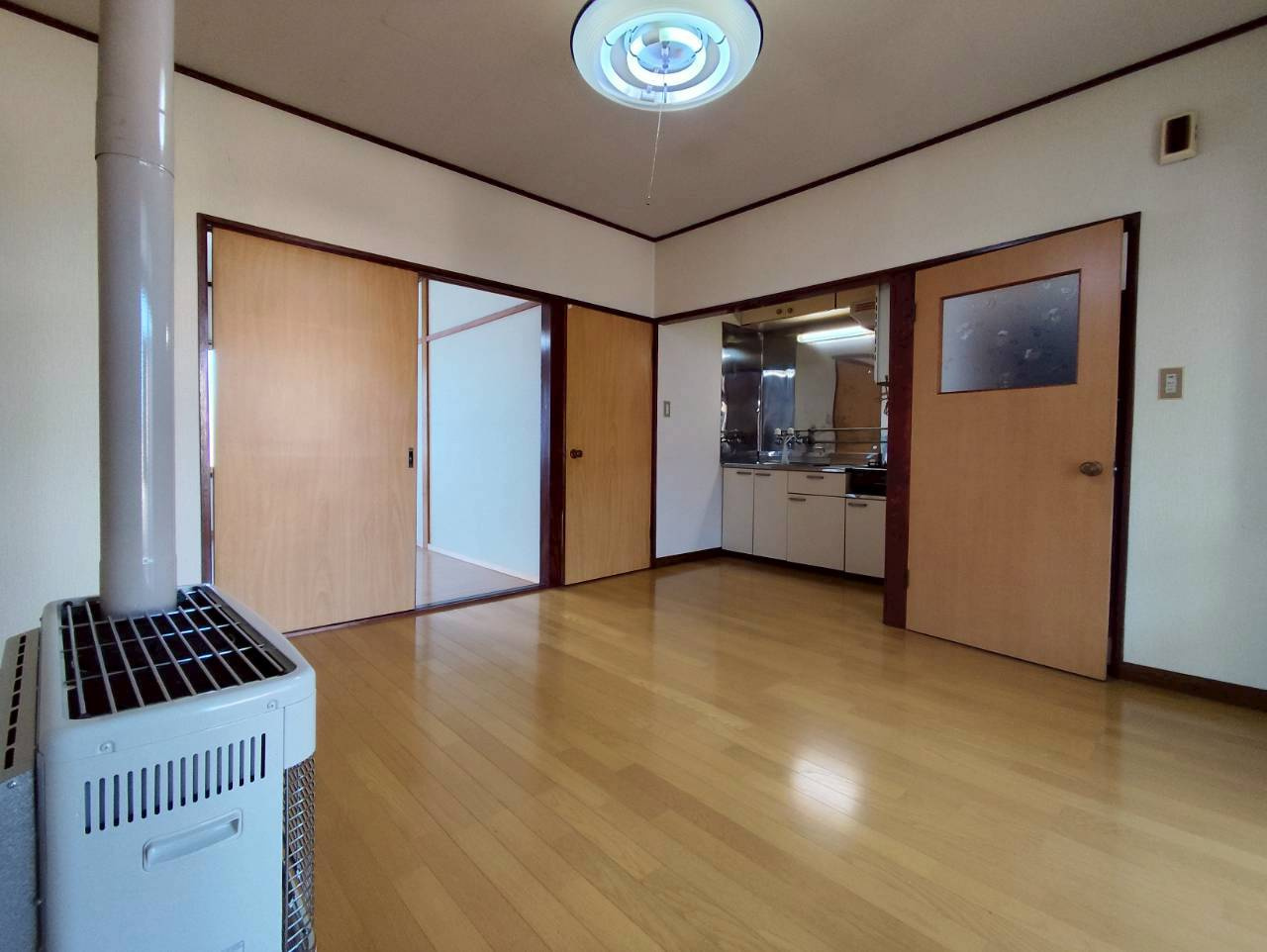 ハイツ高木の居間・リビング