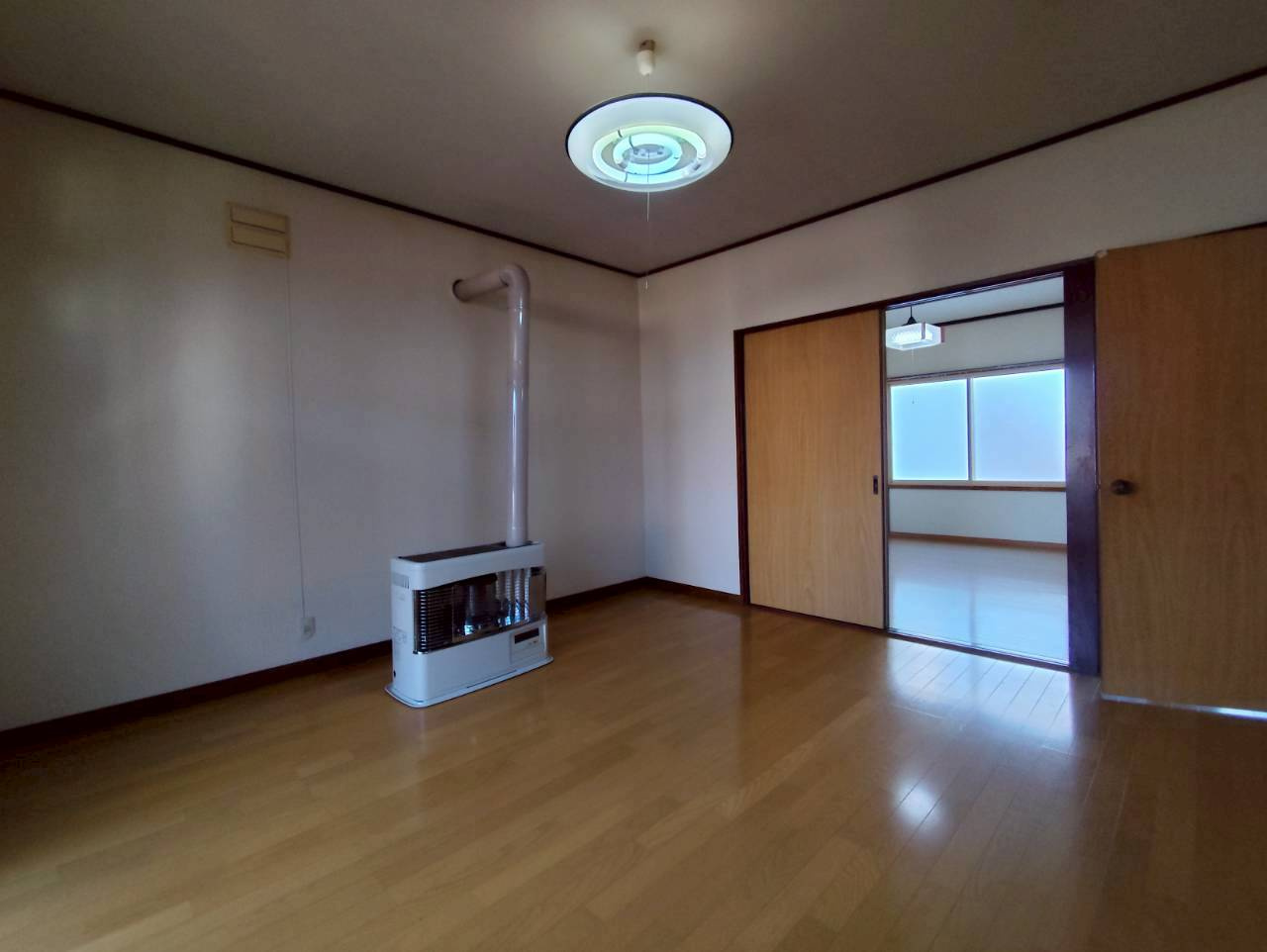 ハイツ高木の居間・リビング