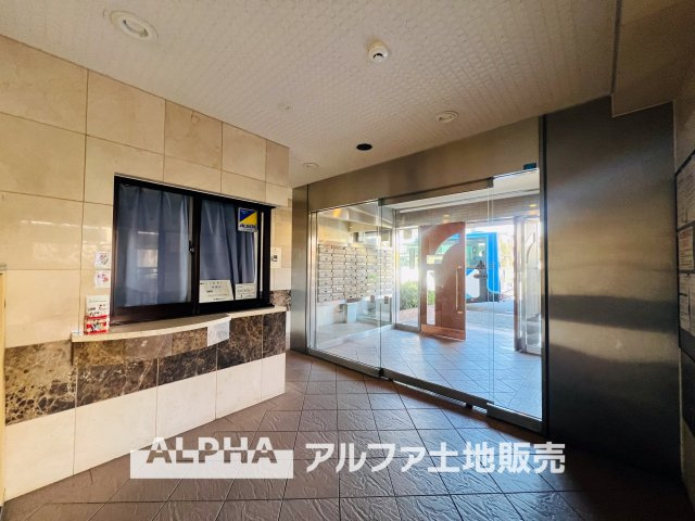 エスカイア河辺霞台のエントランス|【Entrance】
◆エントランス◆管理の行き届いた綺麗なエントランスは、扉を開けると温もりと幸せと楽しさいっぱいの我が家に帰ってきたんだなと落ち着く瞬間。