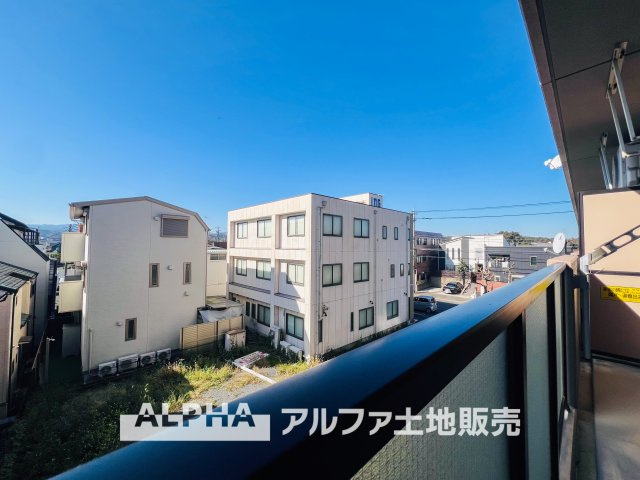 エスカイア河辺霞台の展望|【Beautiful Vista】
◆眺望◆さんさんと降り注ぐ太陽光。手を伸ばせば吸い込まれそうなクリアブルー。過ごせば過ごすほど、環境の良さが分かる。家族に必要な要素が詰まった素晴らしい空間です。