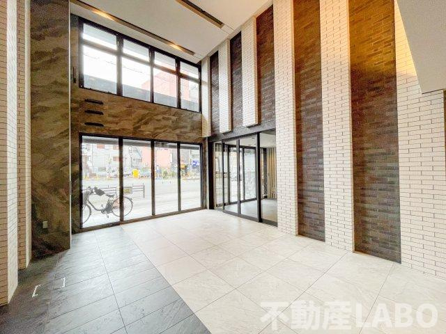 エスリードザ・グレア大阪のエントランス