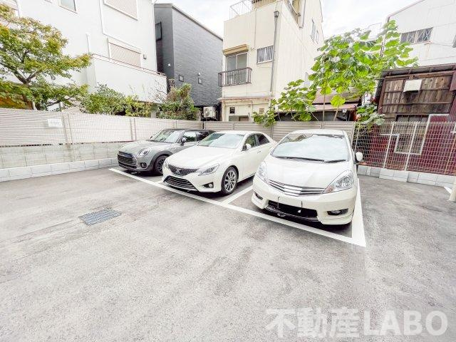 エスリードザ・グレア大阪の駐車場