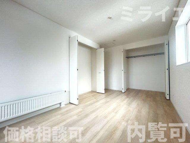 【新築戸建】北広島市輪厚中央3丁目3棟の収納|標準奥行90㎝で収納力のあるクローゼットを配置しています。
同仕様物件