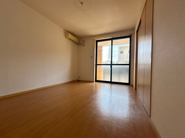 ストークコーポ大津茂の内装|窓シャッター